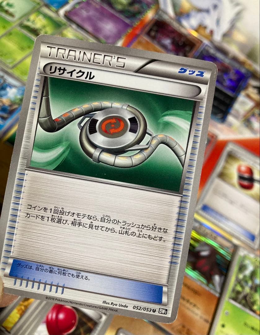 ポケモンカードBW１〜９（不揃い）。カード収納ケース２種。プレイマット２種他