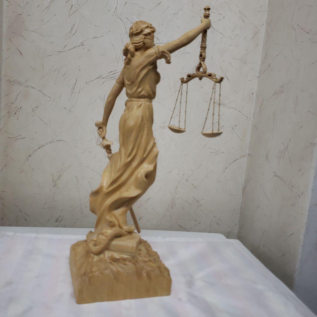 Ｂフライデー蔵出特価希少彫り裁判所のシンボルヒバ材 正義の女神像ユースティティア