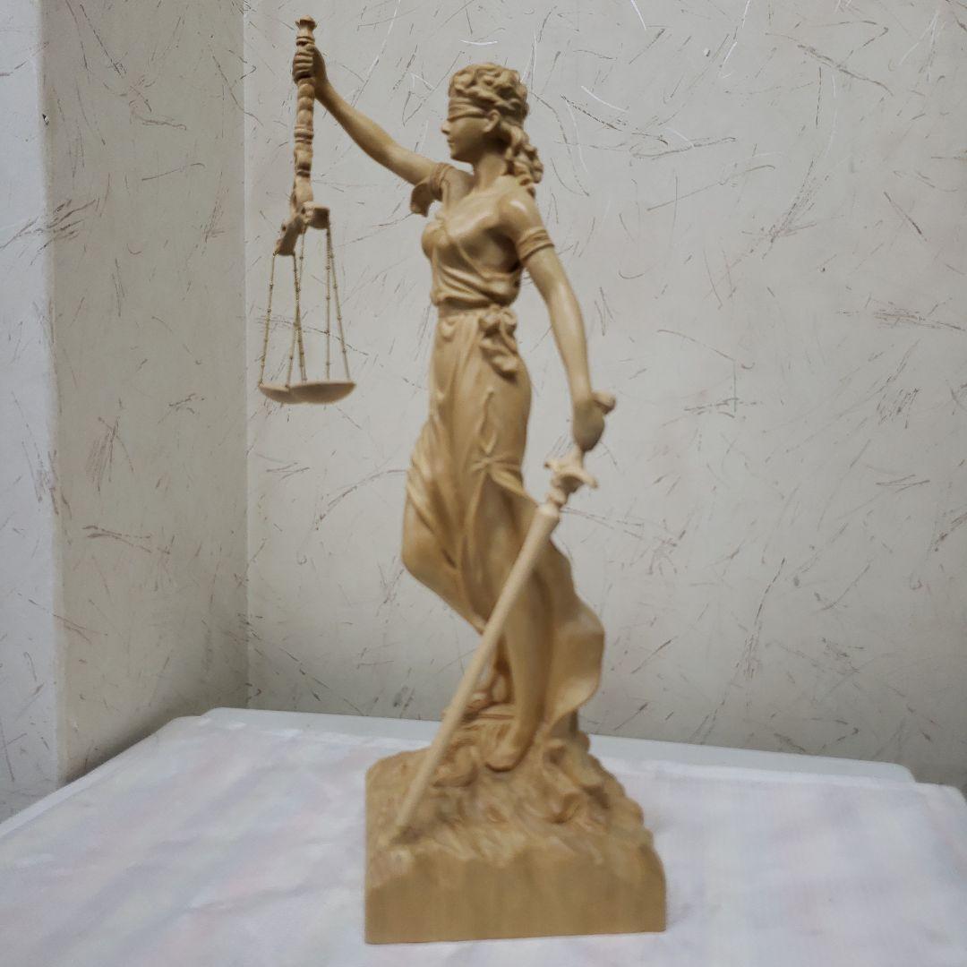 Ｂフライデー蔵出特価希少彫り裁判所のシンボルヒバ材 正義の女神像ユースティティア