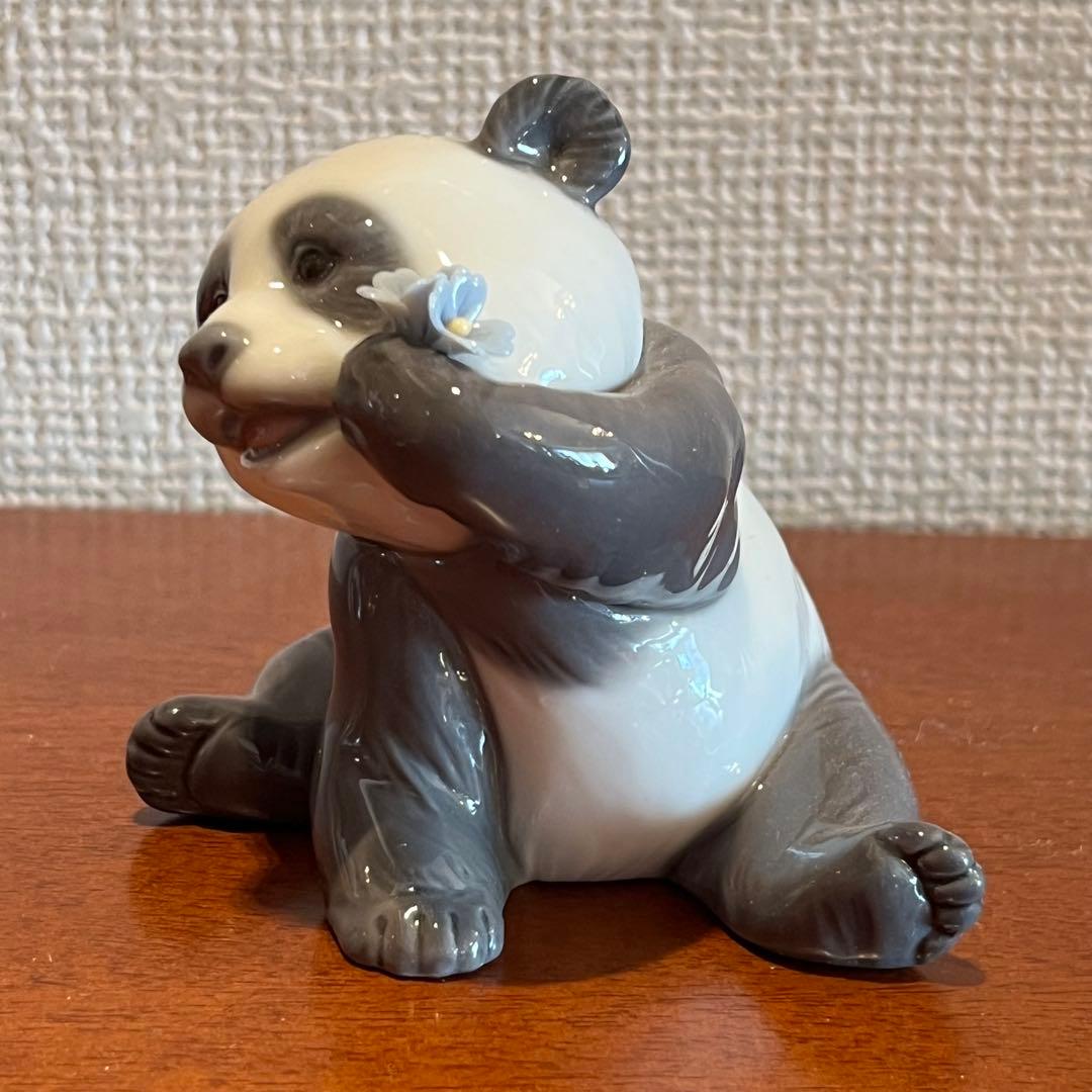 超美品　リヤドロ　パンダ　水色の花　フィギュリン　人形　陶器　置物　A オブジェ