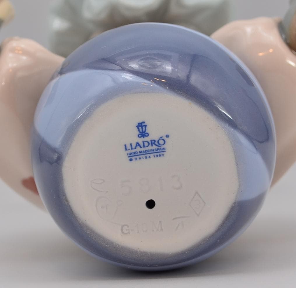 ボールを打つ　＃5813　★リヤドロ　スペイン　ポーセリン　光沢仕上げ　絶版