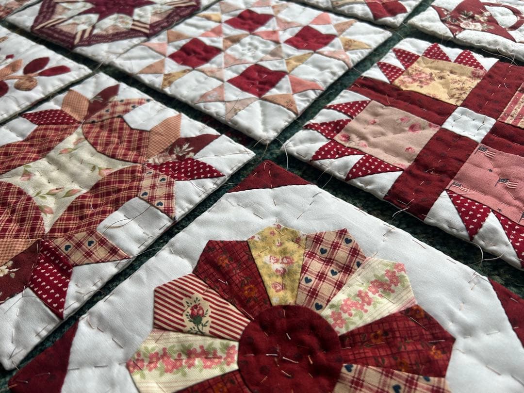 パッチワーク【未完成】フレンドシップキルト（赤）Ｂ