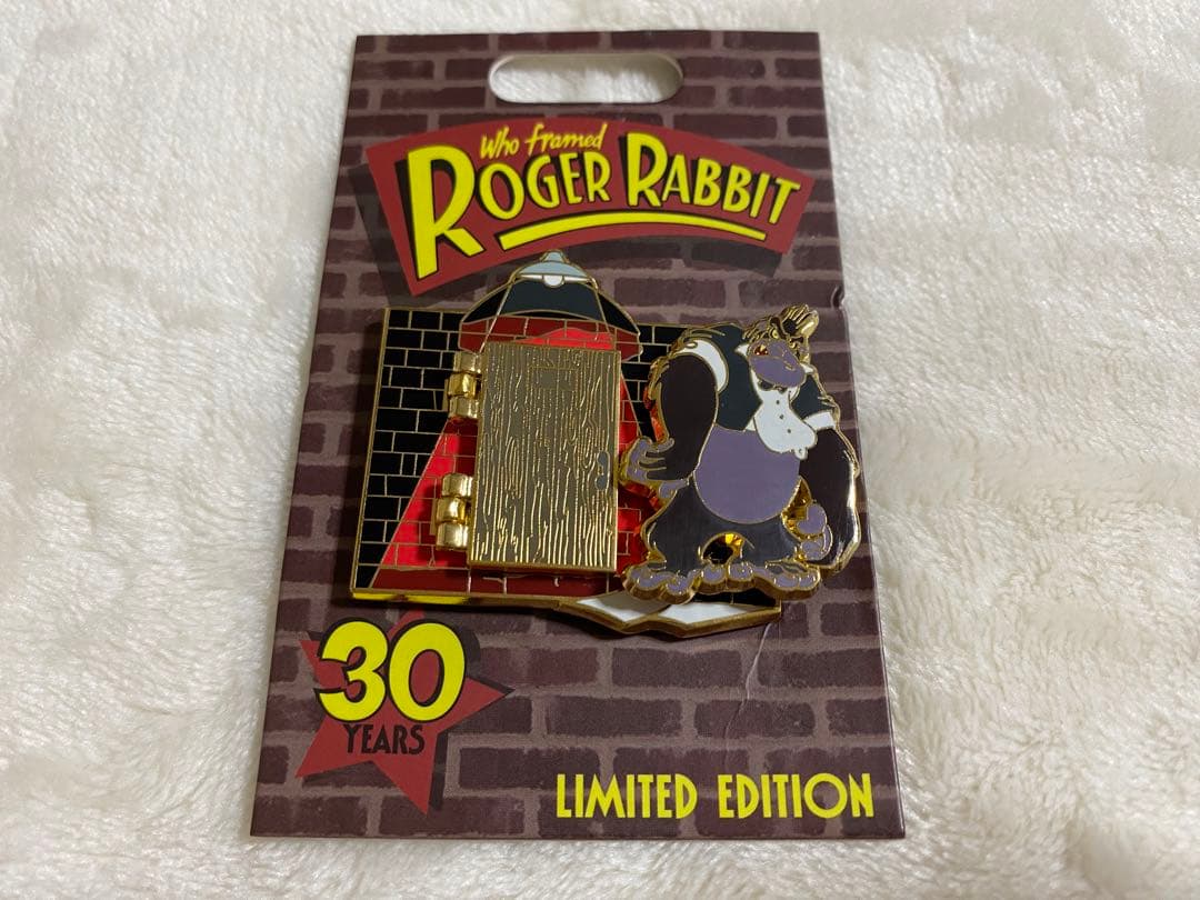 ディズニー 海外限定 ピンバッジ ロジャーラビット ジェシカ - メルカリ
