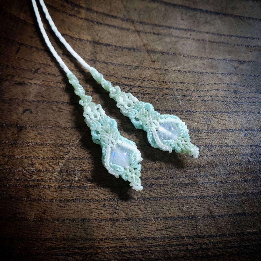 レインボームーンストーンとブルーカイヤナイトのマクラメ編みネックレス