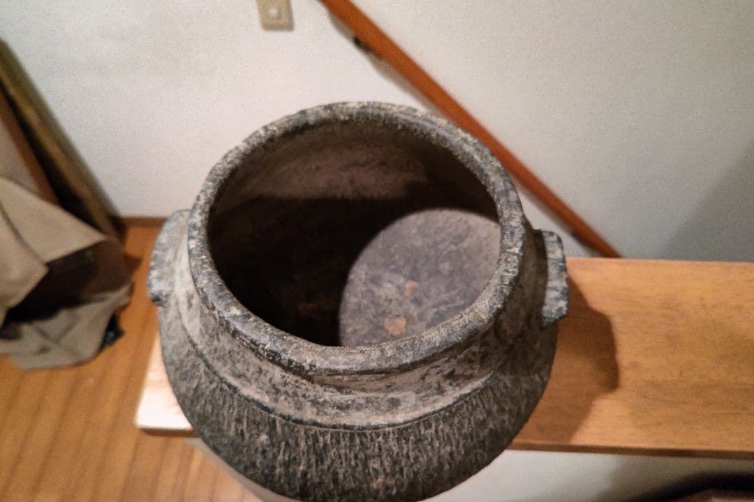 トルコの手彫りの石鍋。アンティーク