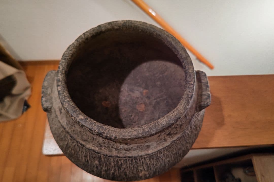 トルコの手彫りの石鍋。アンティーク