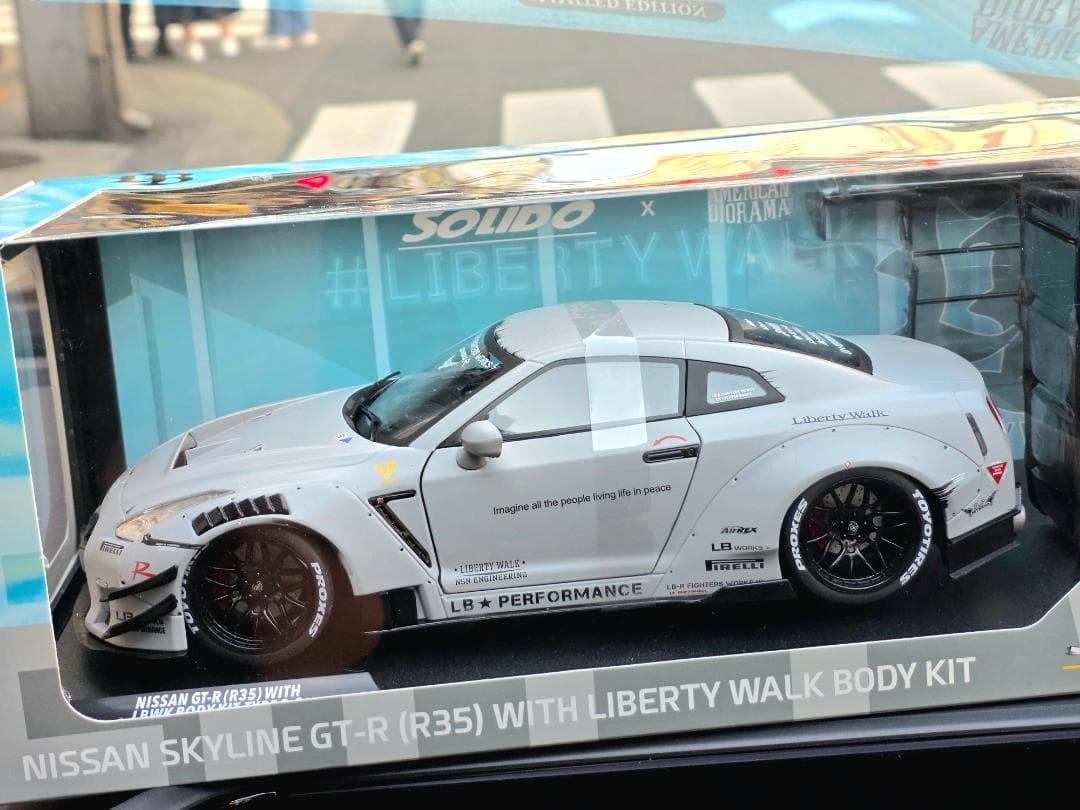 リバティウォーク R35 GT-R 1/18スケールミニカーフィギュア付き 1/18スケール ignition model「LB-WORKS NISSAN GT-R R35 Type2