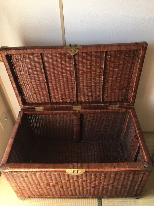 ヴィンテージ: 籐製収納スツール