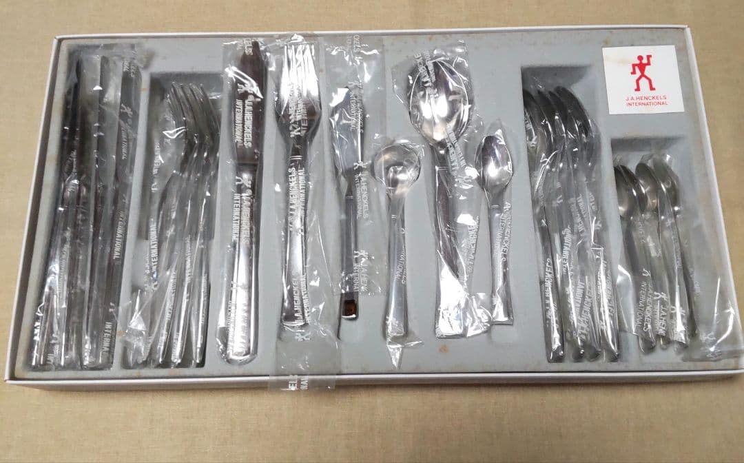 J.A. HENCKELS INTERNATIONAL カトラリーセット