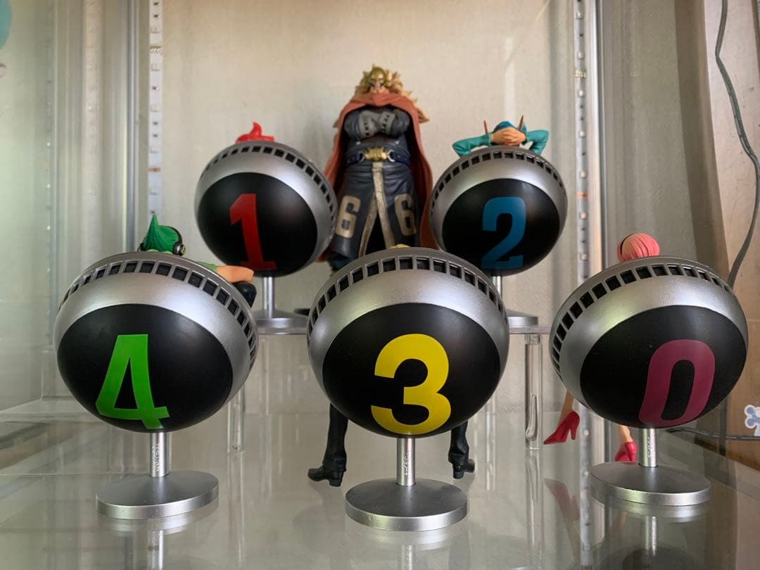 ジェルマ66 ヴィンスモーク家 フィギュア - メルカリ