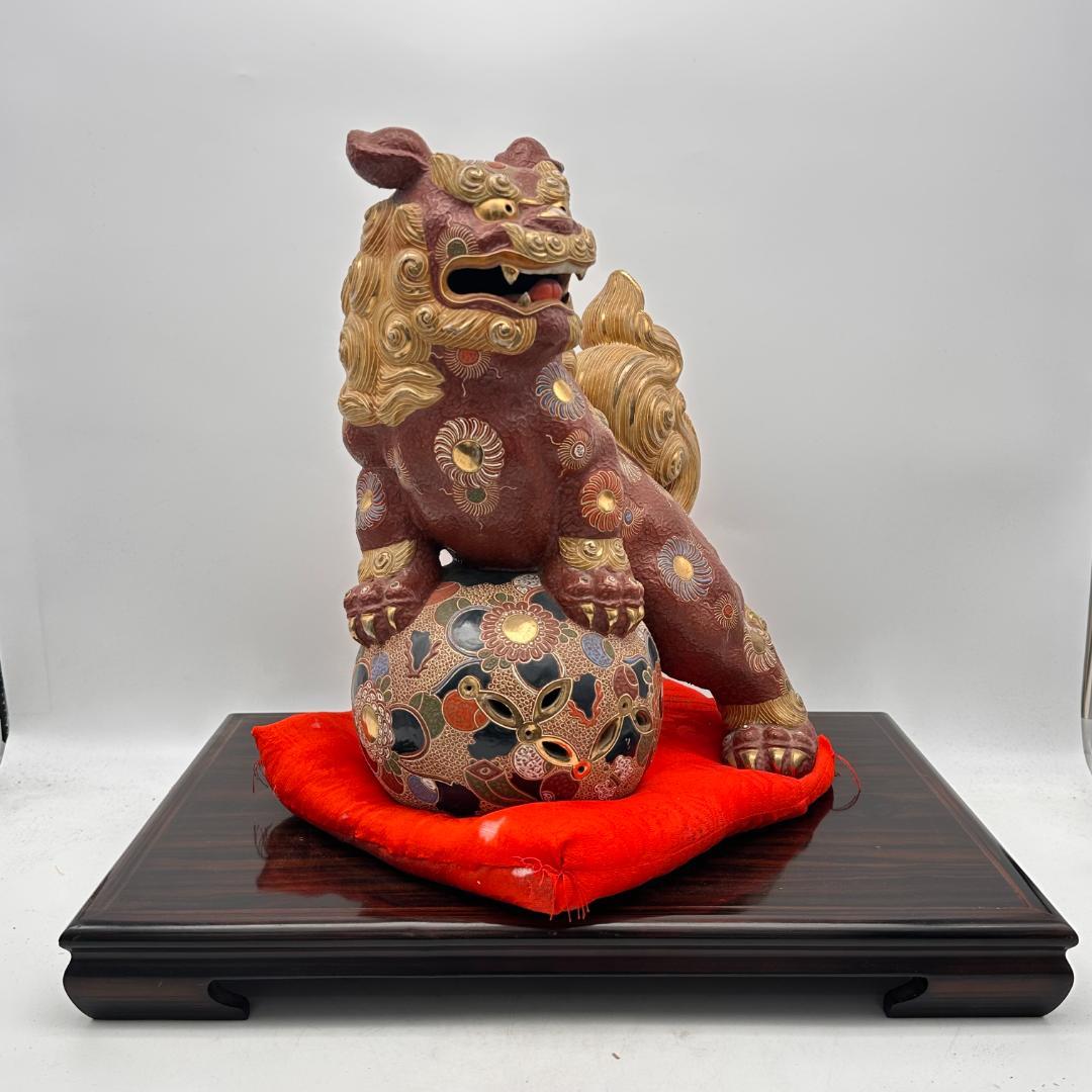 T 九谷焼　玉獅子　花台付き　座布団付き　床の間飾り　金彩　盛絵　色絵　赤獅子