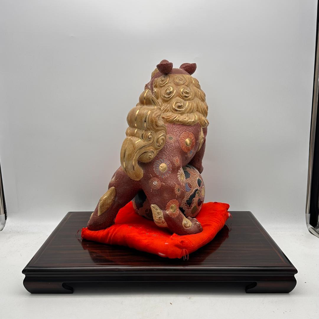 T 九谷焼　玉獅子　花台付き　座布団付き　床の間飾り　金彩　盛絵　色絵　赤獅子