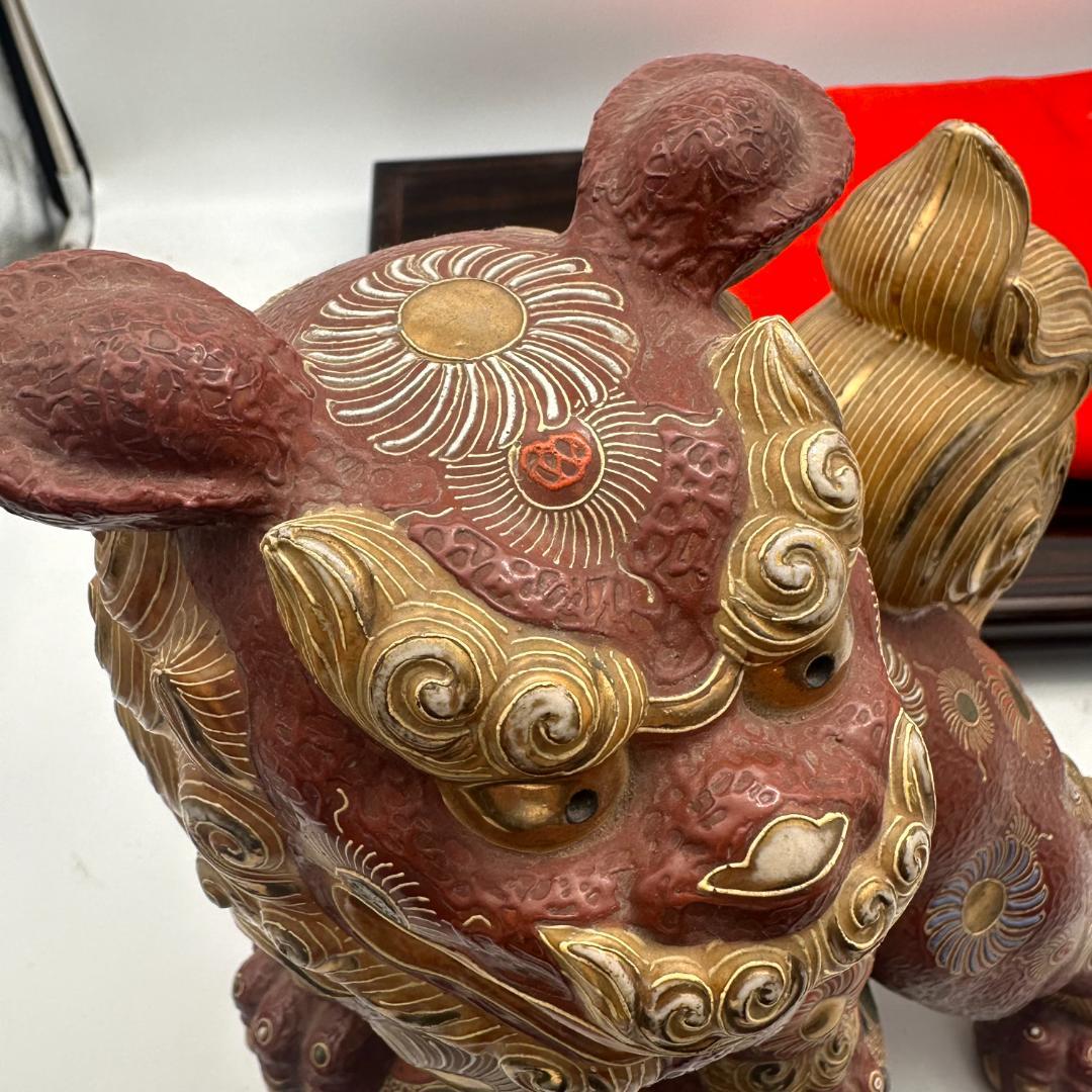 T 九谷焼　玉獅子　花台付き　座布団付き　床の間飾り　金彩　盛絵　色絵　赤獅子