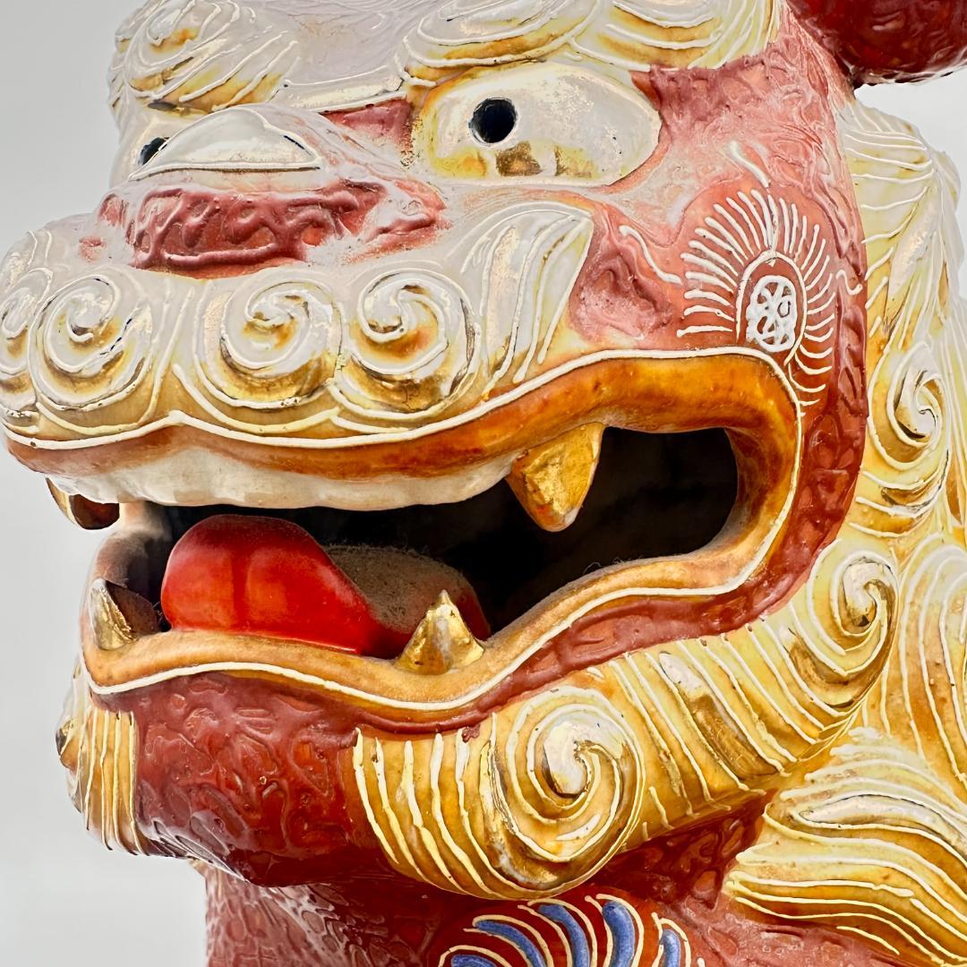 T 九谷焼　玉獅子　花台付き　座布団付き　床の間飾り　金彩　盛絵　色絵　赤獅子