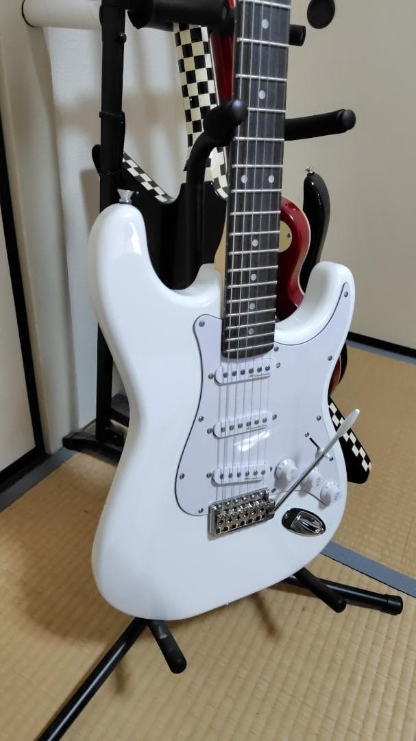 ★ストラトタイプ エレキギター クリームホワイト