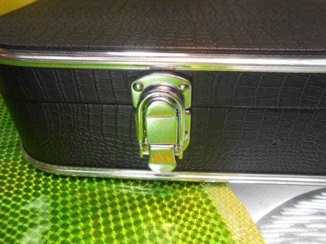 (送料無料)9.980円沖縄三線専用　ハードケース黒色　実用に問題なし