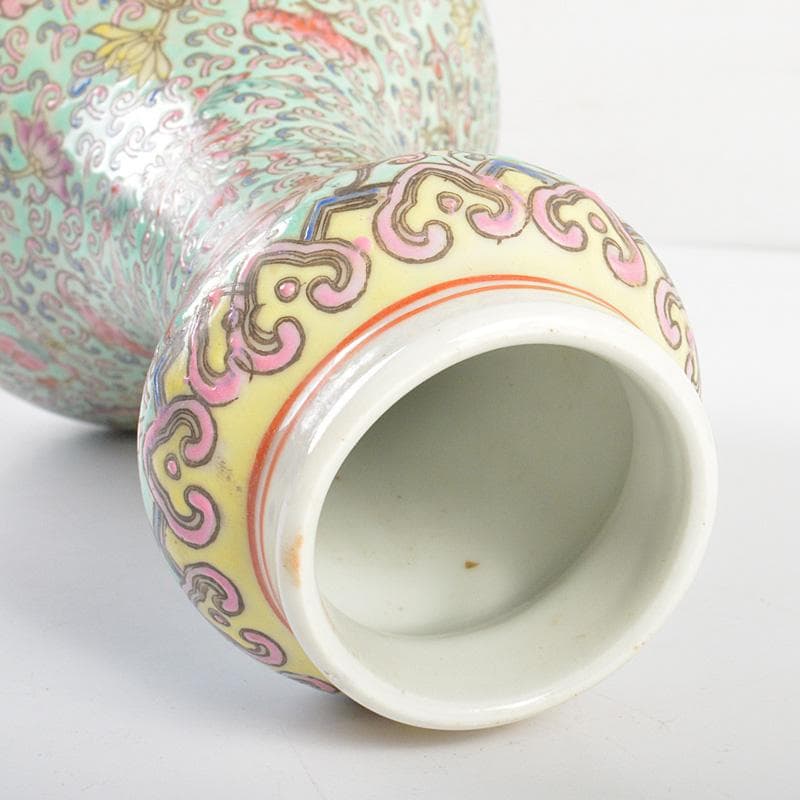 中国 大清康煕年製 粉彩纏枝花卉文 蒜口瓶 V R6091F - メルカリ