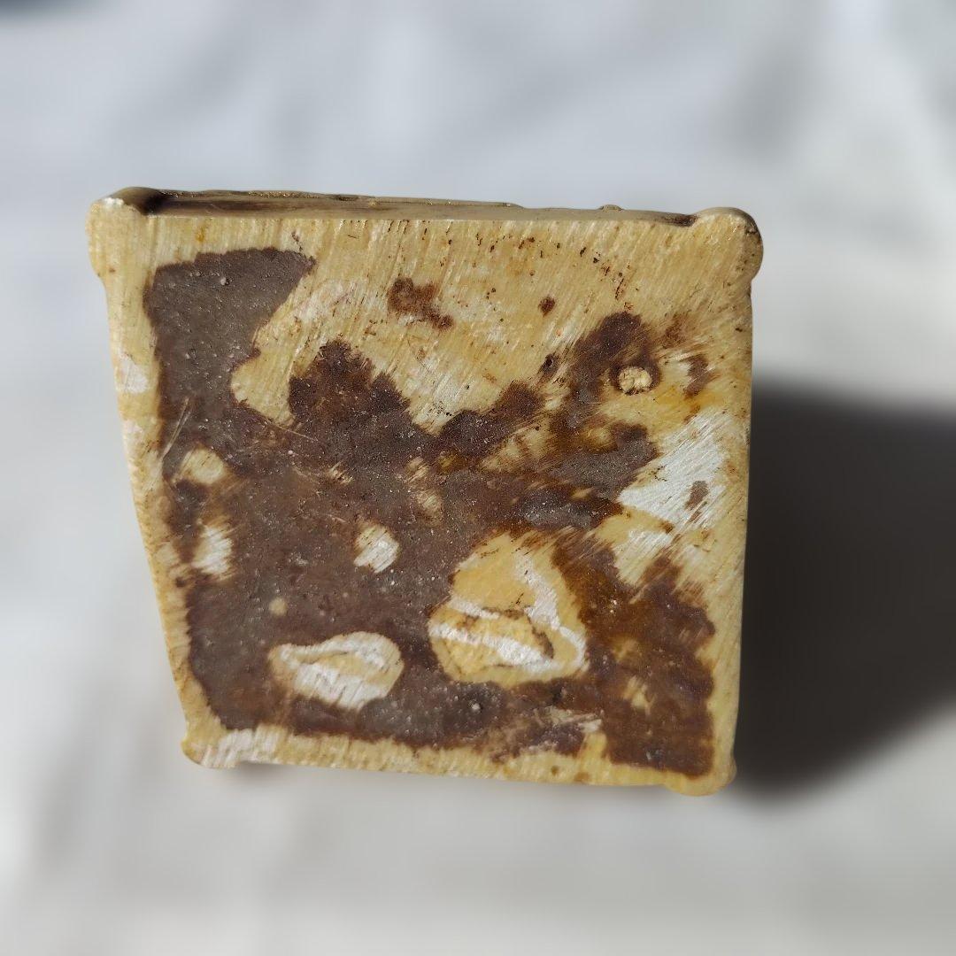 エジプト象形文字彫刻 ピラミッド型