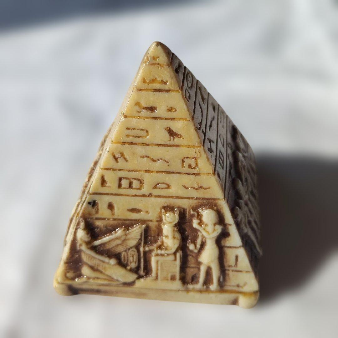 エジプト象形文字彫刻 ピラミッド型