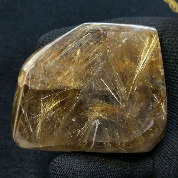 ギラギラルチルクォーツ《原石》専用台座付き　金運　仕事運　勝負運