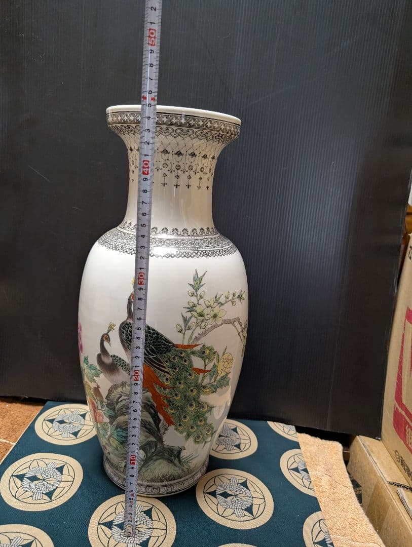 孔雀と花の装飾 中国景徳鎮孔雀絵柄の陶器製フラワーベース