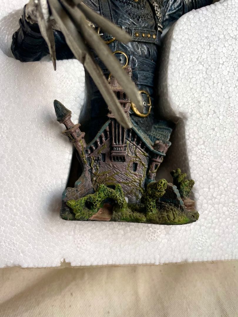 シザーハンズ ジョニーデップ ウィノナライダー クリスマス statue