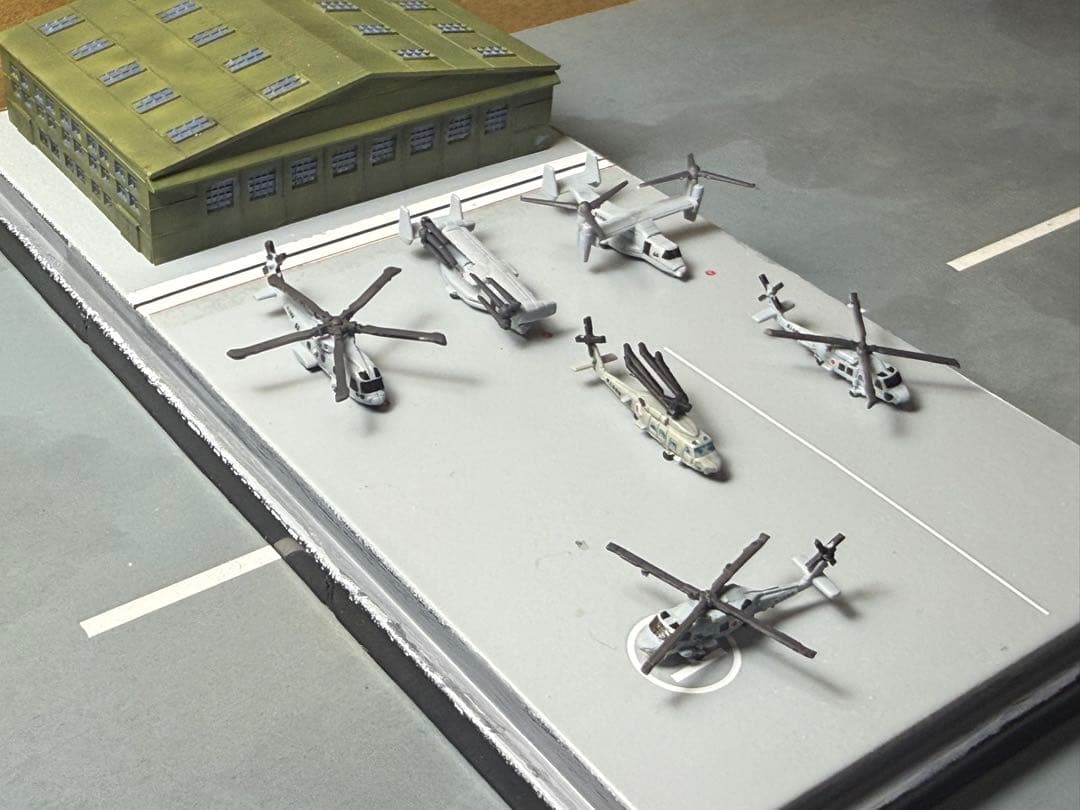 1/700 ヘリコプター6機と格納庫セット