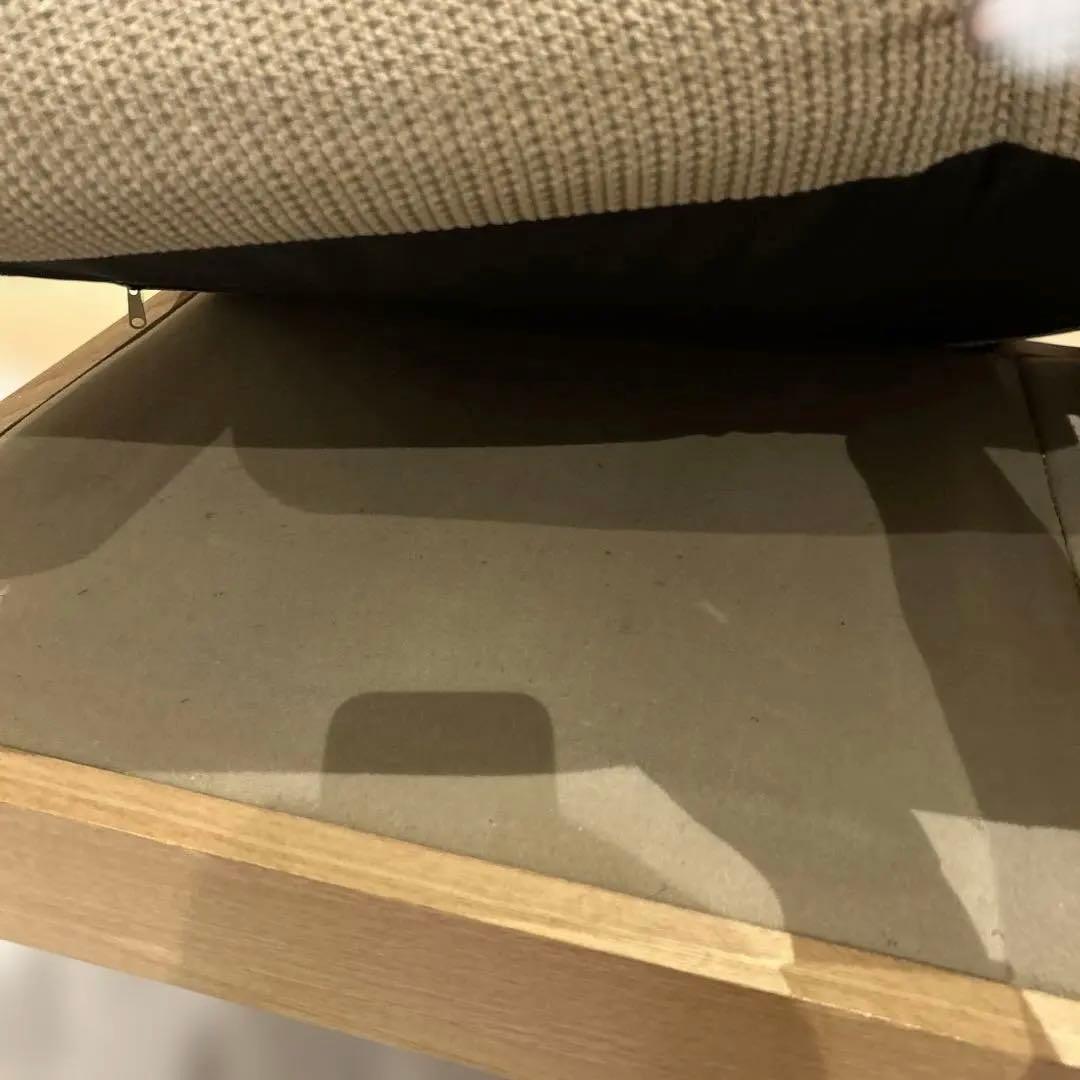 ベージュの木製フレームソファ送料込み