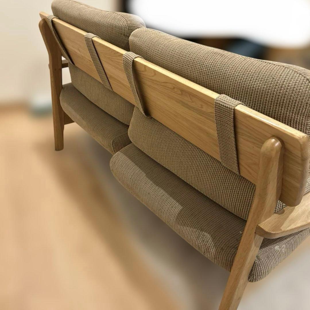 ベージュの木製フレームソファ送料込み