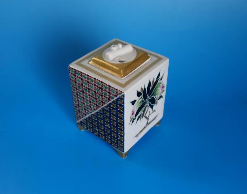 九谷焼 色絵 更紗小紋 角香炉 金襴手 武腰敏昭 日本芸術院賞受賞 2412