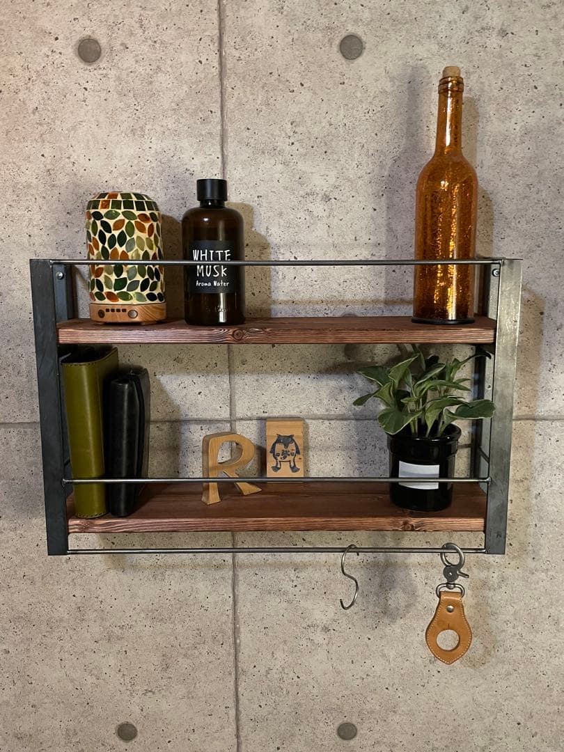 ウォールシェルフ　アイアン壁掛けラック　コレクションラック　ハンドメイド　無骨