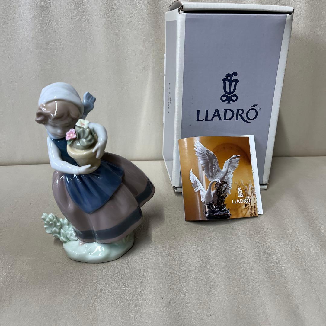 リヤドロ LLADRO磁器人形「Spring is Here(春が来た)」