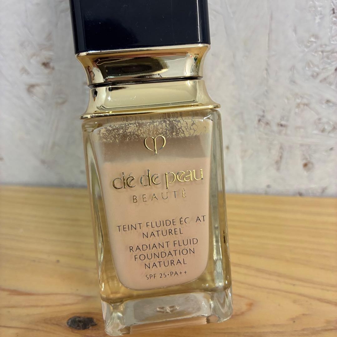 クレ・ド・ポー ボーテ タンフリュイドエクラ ナチュレル　オークル10 リキッド