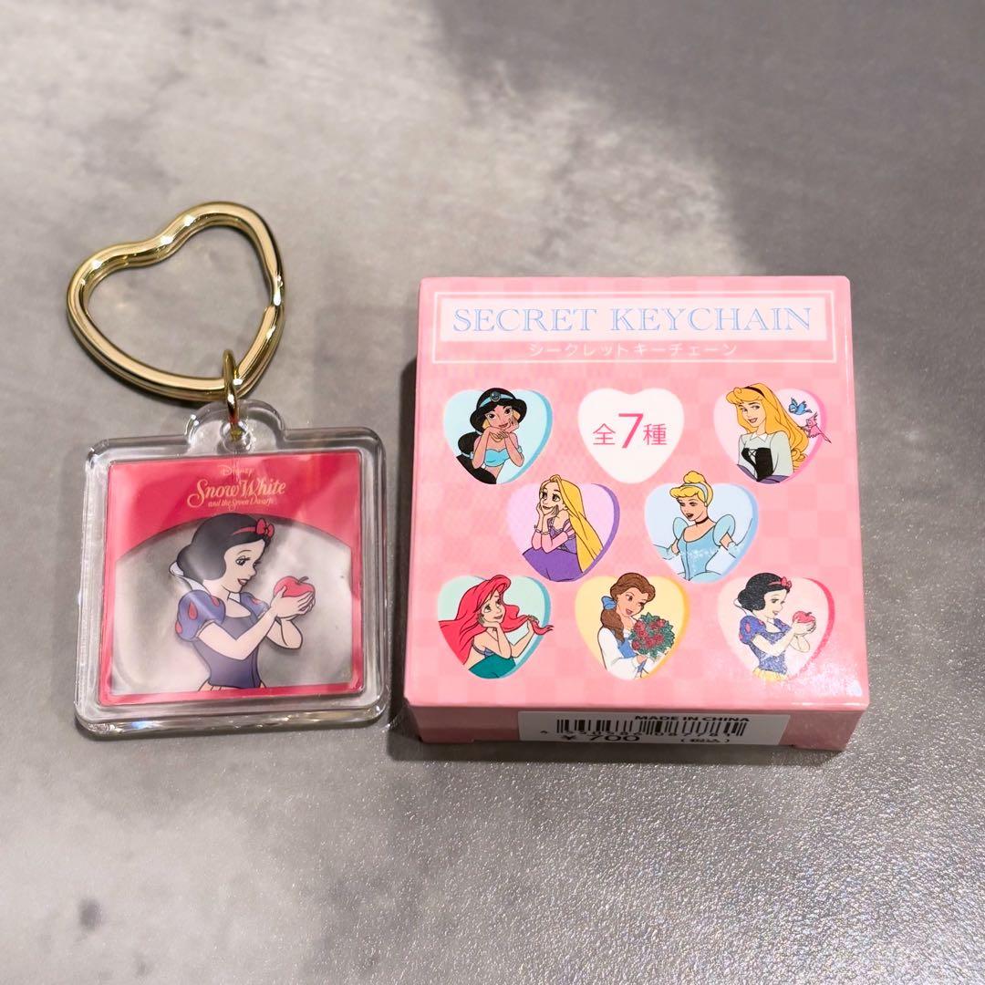 ディズニープリンセス シークレットキーチェーン 白雪姫 - メルカリ