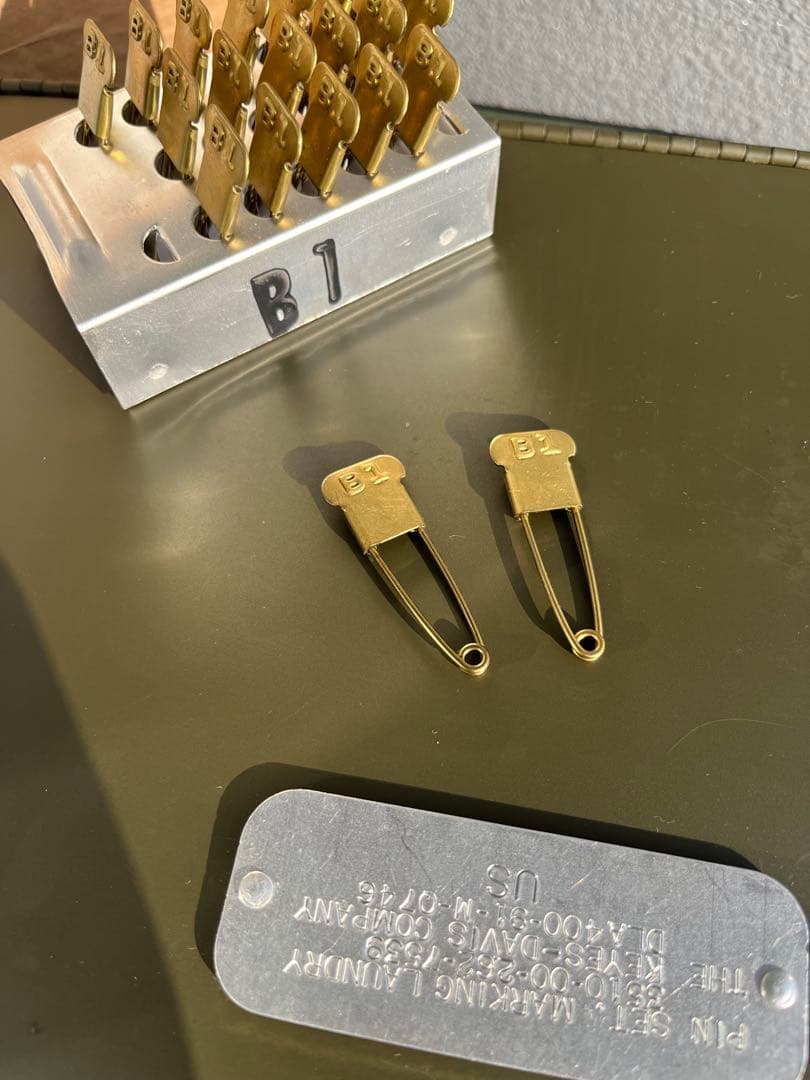 米軍放出品デッド 90's激レア真鍮製 ランドリーピン フールセット