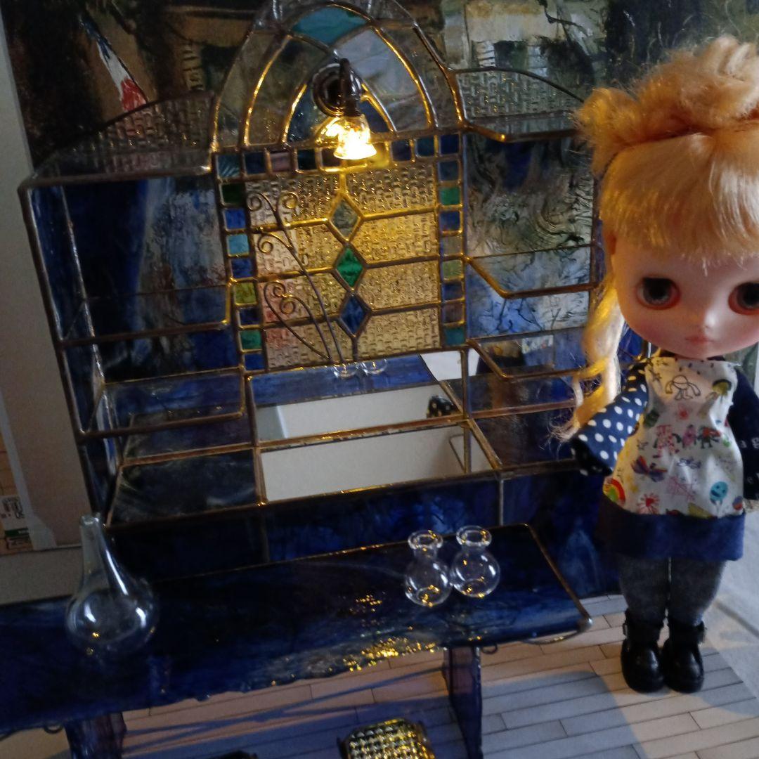 背景、ドールハウス　ミニチュアレトロバー