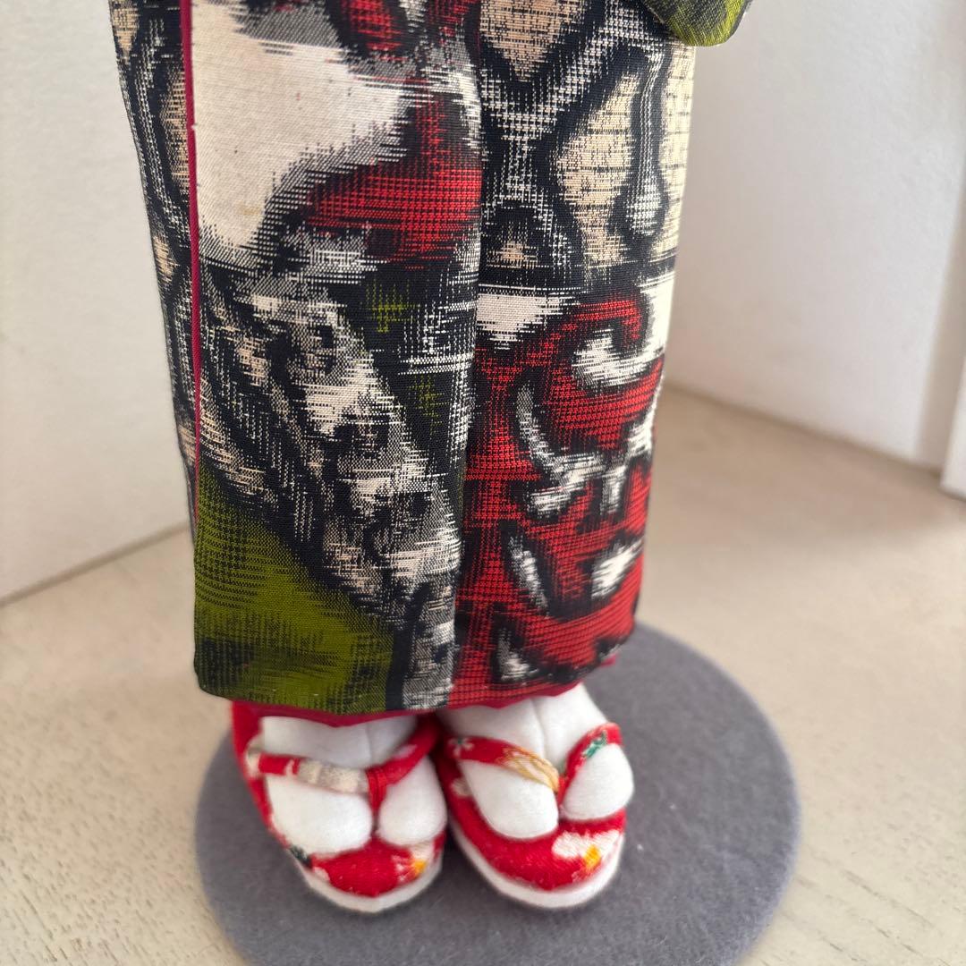 多色着物の人形 スタンド付き