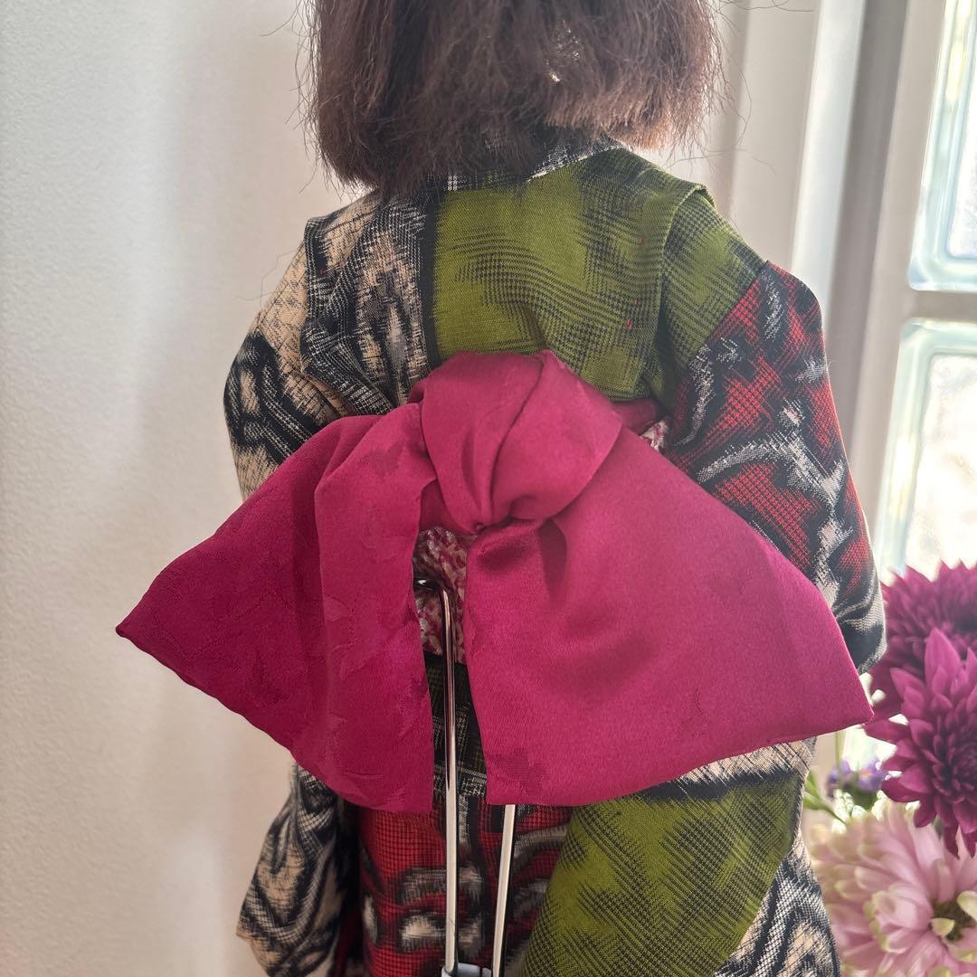 多色着物の人形 スタンド付き