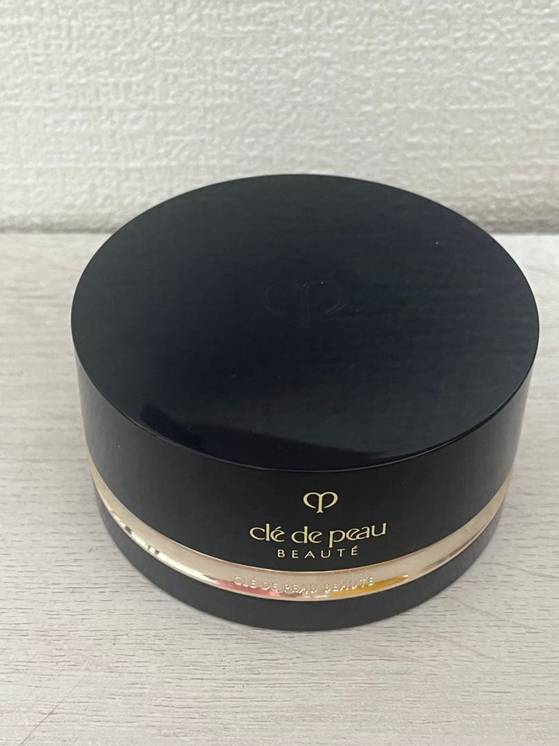 クレ・ド・ポーボーテ　フェイスパウダー