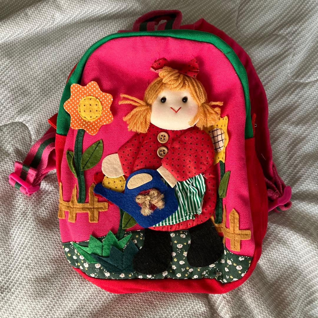可愛い花と人形のアップリケリュック　ぴんく　赤　緑　カラフル　カバン 子供リュック 花柄 リュックサック キッズリュック 女の子 男の子