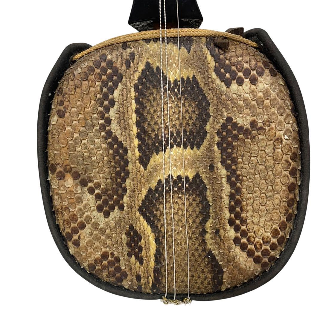 【ジャンク】三線 本蛇皮 ソフトケース付き　破れ有り　沖縄