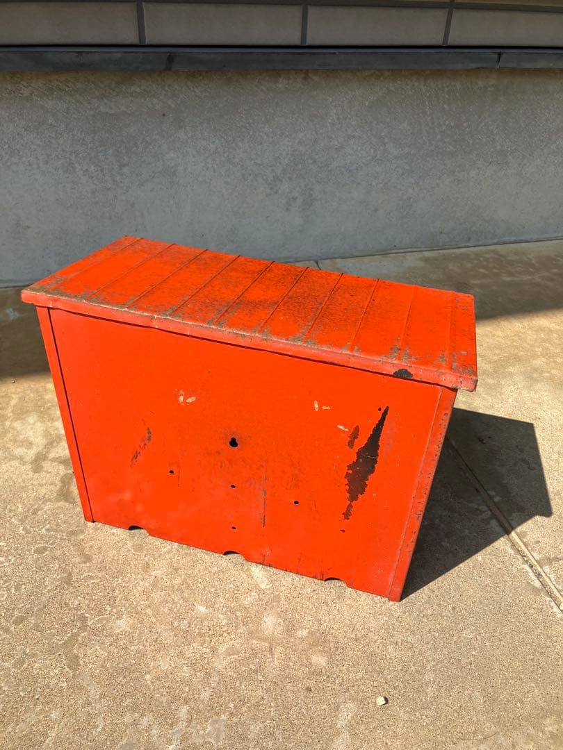 金属製 郵便受け 昭和レトロポスト　サビ具合がいい雰囲気を出してます♪ 当時物