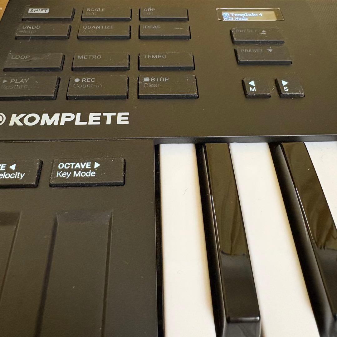 DTM・DAW NATIVE INSTRUMENTS KOMPLETE KONTROL M32