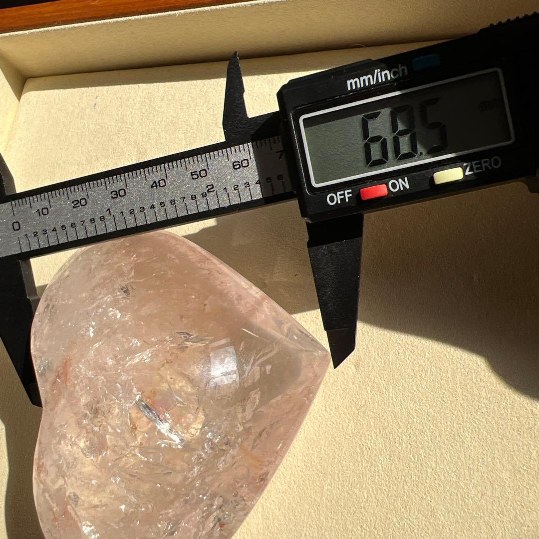 天然石　ピンクアクォーツ　ぷっくりハート　台座付き