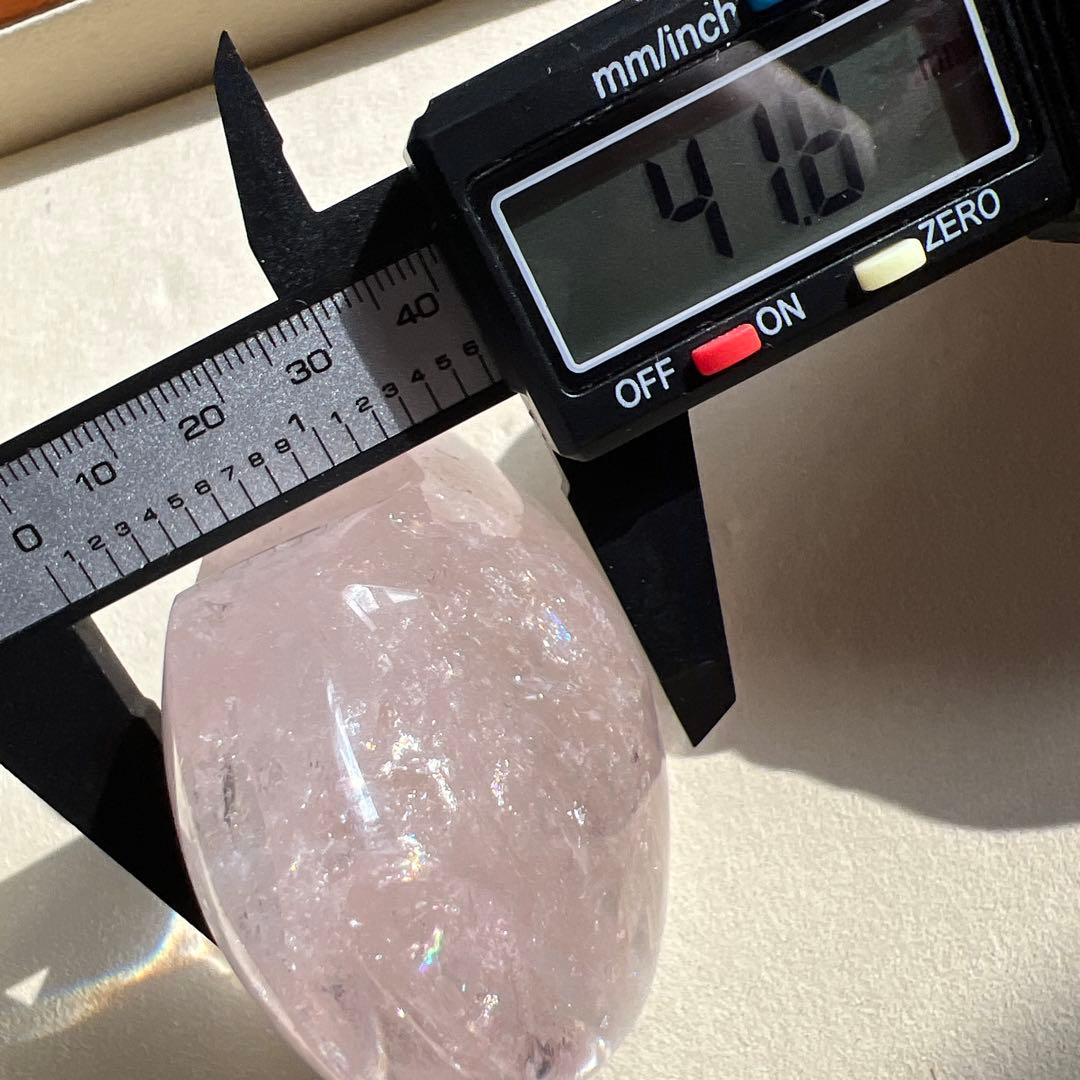 天然石　ピンクアクォーツ　ぷっくりハート　台座付き