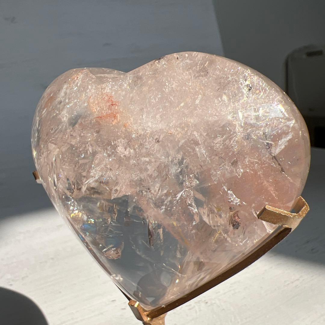天然石　ピンクアクォーツ　ぷっくりハート　台座付き