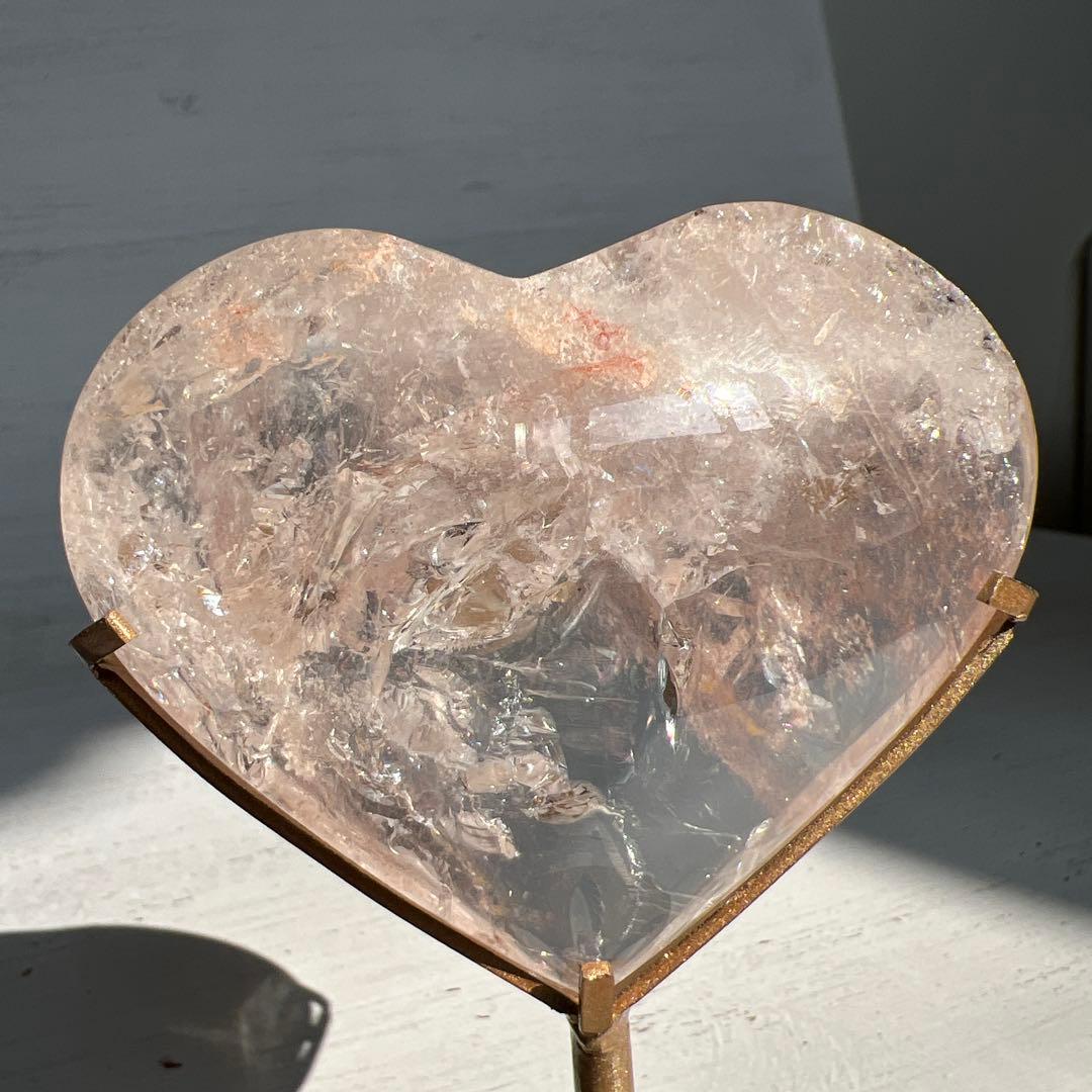 天然石　ピンクアクォーツ　ぷっくりハート　台座付き