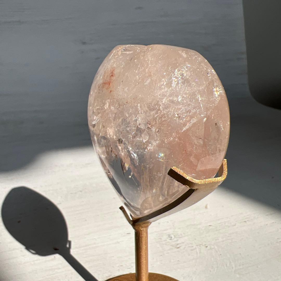 天然石　ピンクアクォーツ　ぷっくりハート　台座付き