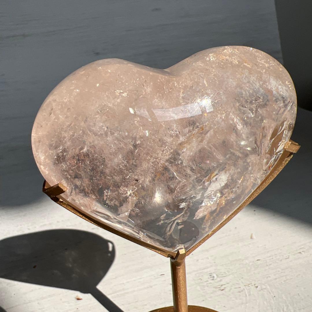 天然石　ピンクアクォーツ　ぷっくりハート　台座付き