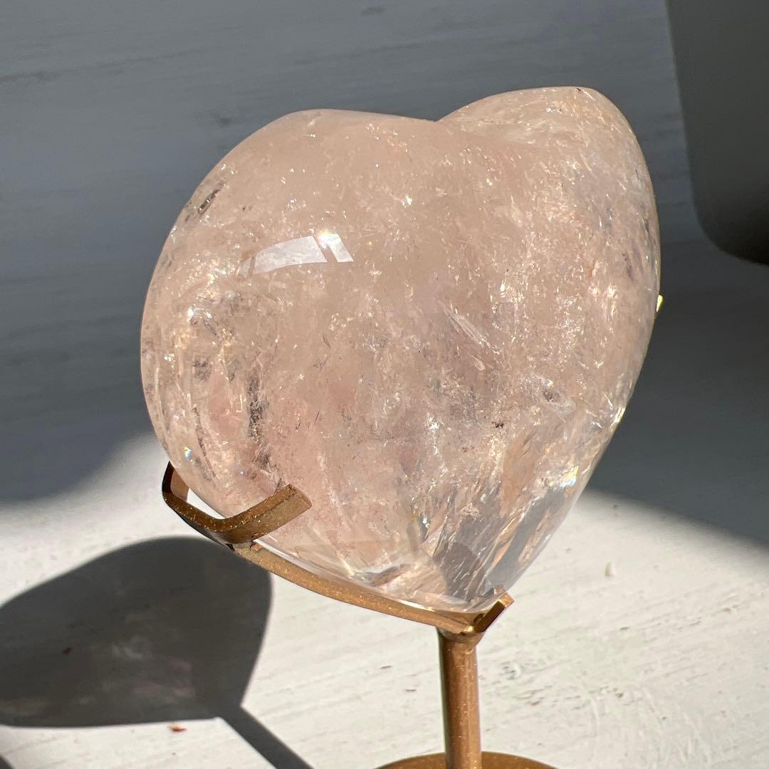 天然石　ピンクアクォーツ　ぷっくりハート　台座付き